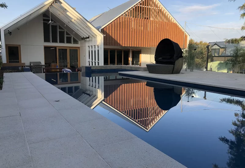 Exposed / honed pool bar edge with the use of Concrete pavers, make this a great place for afternoon drinks.